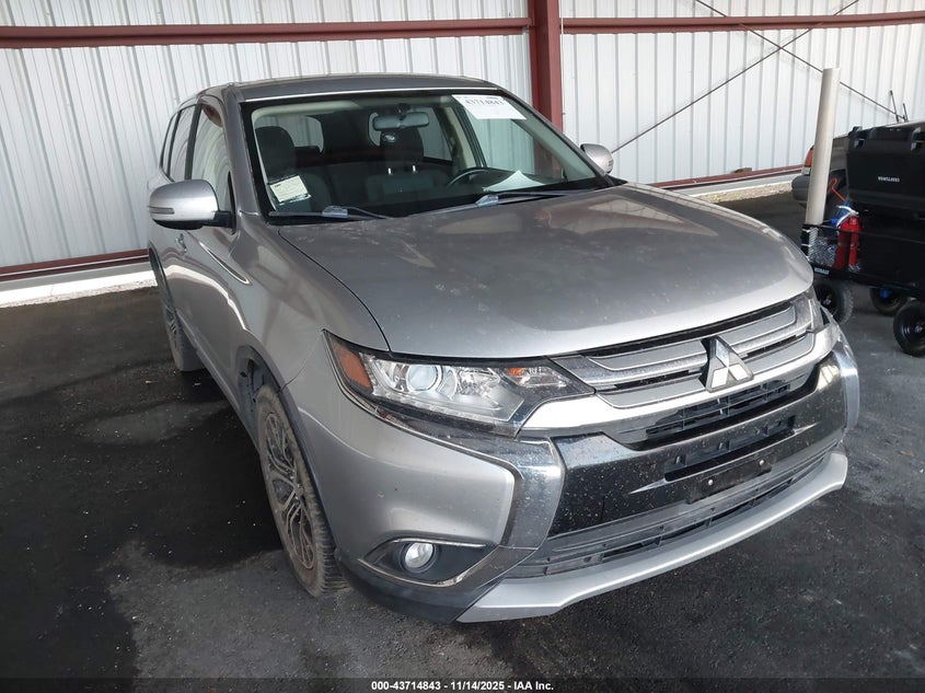 MITSUBISHI OUTLANDER SE