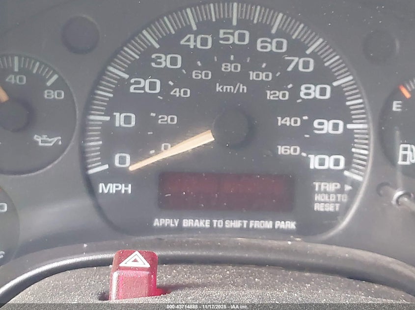 2002 Chevrolet Express VIN: 1GCGG25R821121174 Lot: 43714888