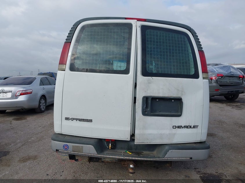 2002 Chevrolet Express VIN: 1GCGG25R821121174 Lot: 43714888