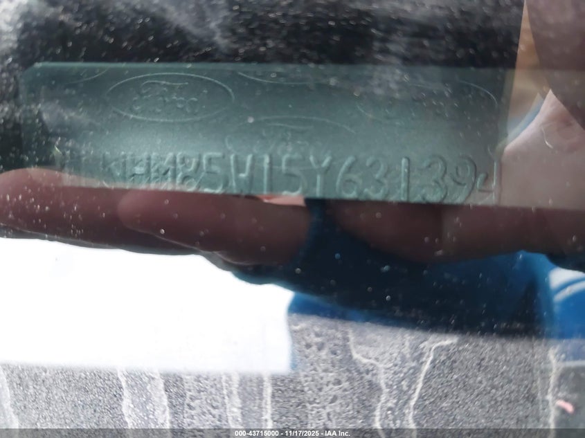 2005 Lincoln Town Car Signature L VIN: 1LNHM85W15Y631394 Lot: 43715000