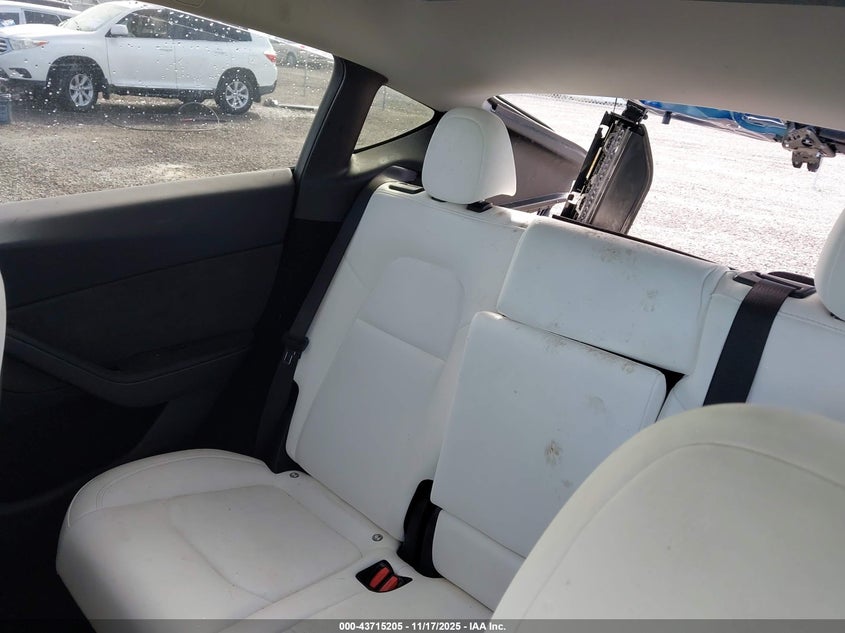 2024 Tesla Model Y Long Range Dual Motor All-Wheel Drive VIN: 7SAYGDEE2RA266970 Lot: 43715205