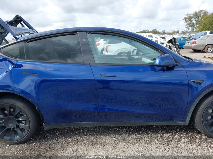 2024 Tesla Model Y Long Range Dual Motor All-Wheel Drive VIN: 7SAYGDEE2RA266970 Lot: 43715205