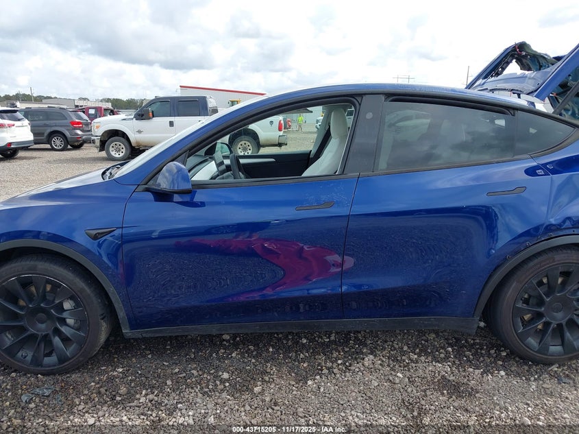 2024 Tesla Model Y Long Range Dual Motor All-Wheel Drive VIN: 7SAYGDEE2RA266970 Lot: 43715205