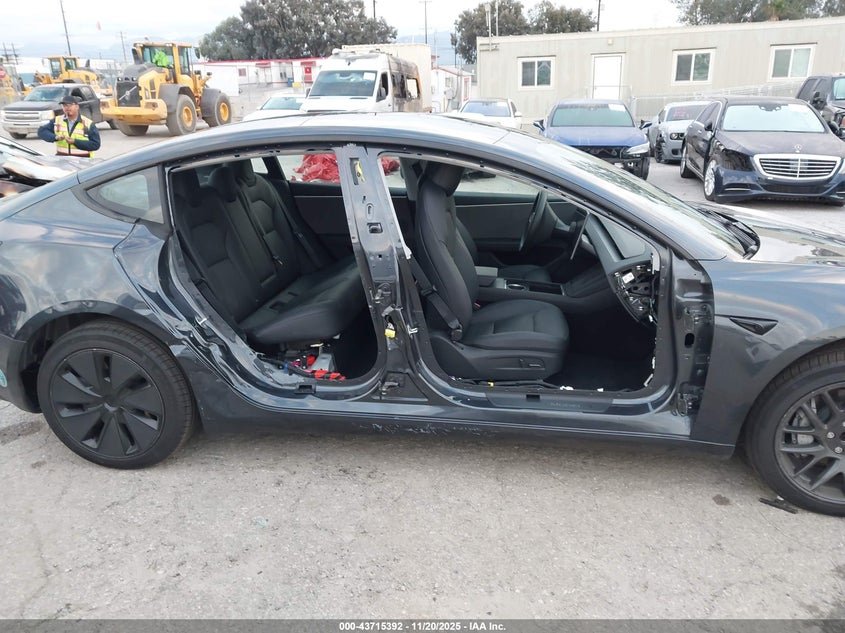 2025 Tesla Model 3 Long Range Rear-Wheel Drive/Standard VIN: 5YJ3E1EA0SF985863 Lot: 43715392