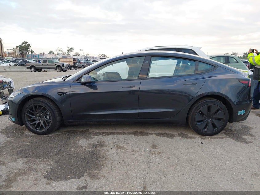 2025 Tesla Model 3 Long Range Rear-Wheel Drive/Standard VIN: 5YJ3E1EA0SF985863 Lot: 43715392