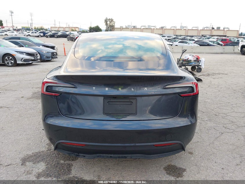 2025 Tesla Model 3 Long Range Rear-Wheel Drive/Standard VIN: 5YJ3E1EA0SF985863 Lot: 43715392