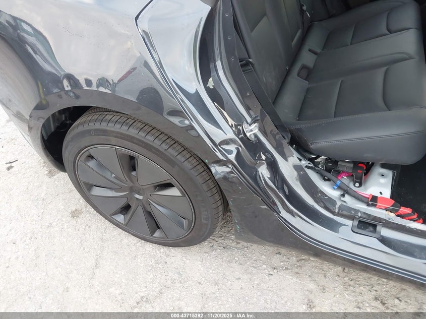 2025 Tesla Model 3 Long Range Rear-Wheel Drive/Standard VIN: 5YJ3E1EA0SF985863 Lot: 43715392