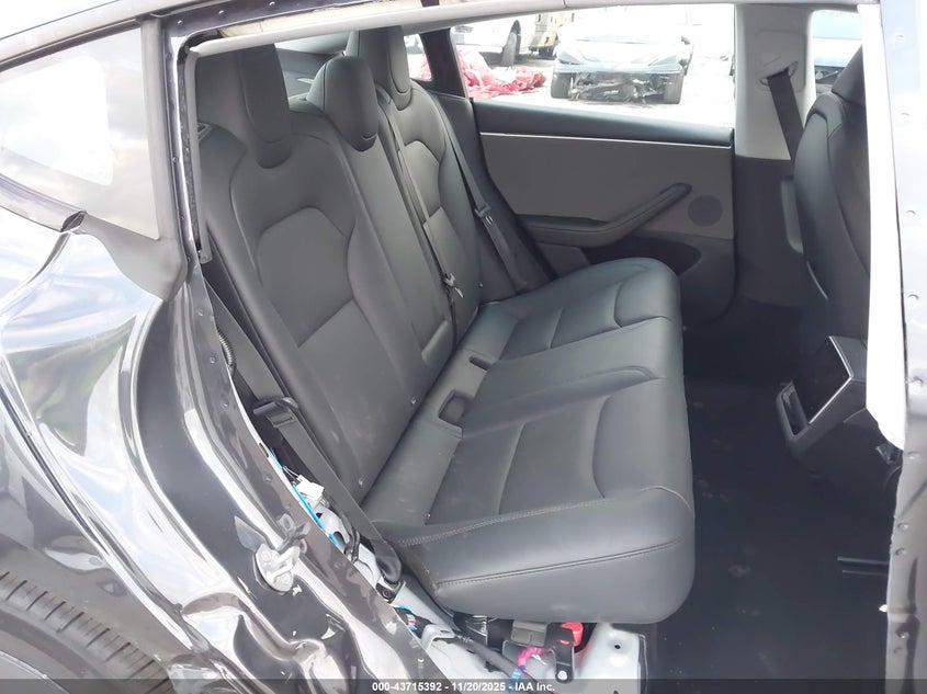 2025 Tesla Model 3 Long Range Rear-Wheel Drive/Standard VIN: 5YJ3E1EA0SF985863 Lot: 43715392