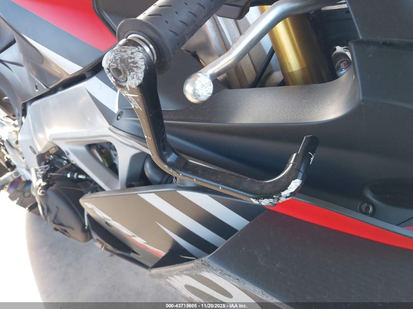 2020 Aprilia Rsv4 VIN: ZD4KEUA10LM000087 Lot: 43715605
