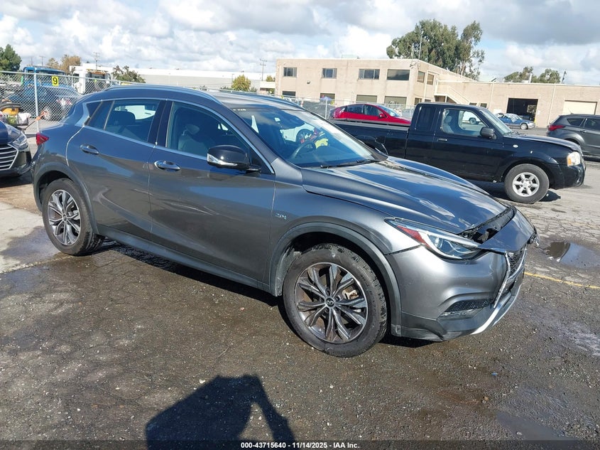 INFINITI QX30 PREMIUM