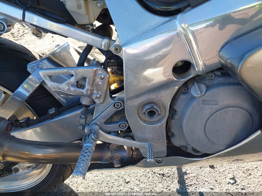 2001 Suzuki Gsx-R1000 VIN: JS1GT74A612109676 Lot: 43715751