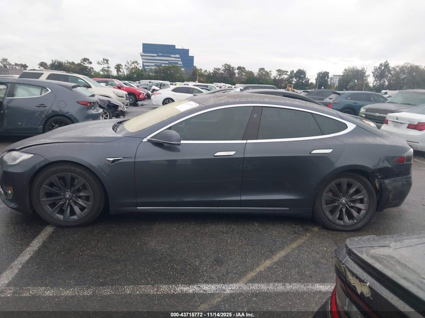 2018 Tesla Model S 100D/75D/P100D VIN: 5YJSA1E27JF282680 Lot: 43715772