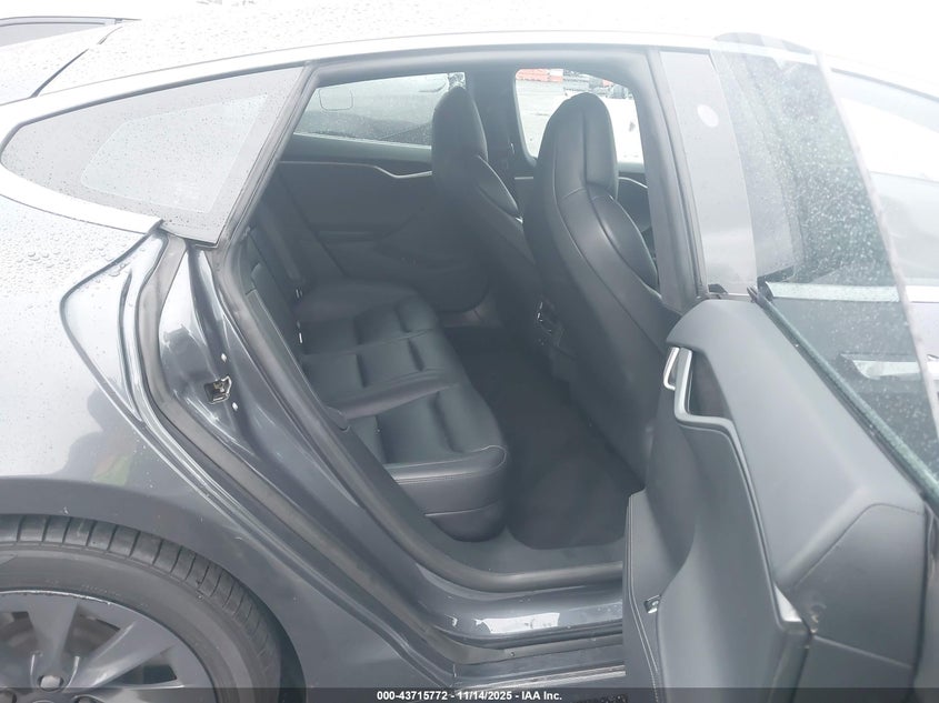 2018 Tesla Model S 100D/75D/P100D VIN: 5YJSA1E27JF282680 Lot: 43715772