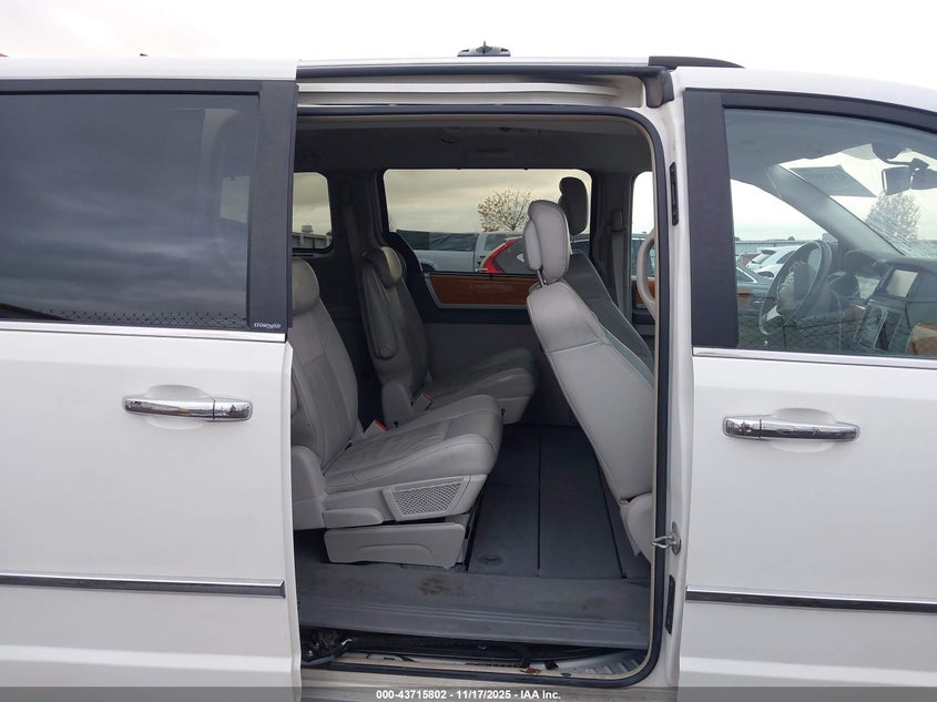 2010 Chrysler Town & Country New Limited VIN: 2A4RR7DX4AR468215 Lot: 43715802