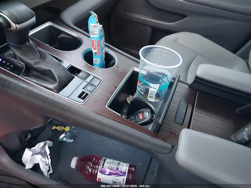 2022 Toyota Sienna Xle VIN: 5TDYRKECXNS130539 Lot: 43715846