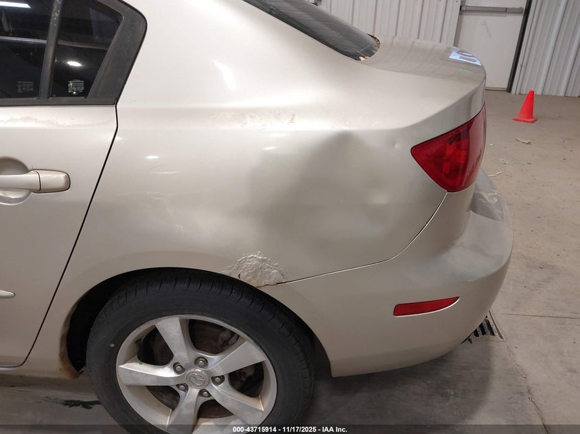 2004 Mazda Mazda3 I VIN: JM1BK12F041185581 Lot: 43715914