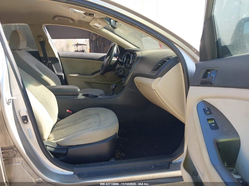 KNAGM4A78B5069561 2011 KIA OPTIMA photo no. 5