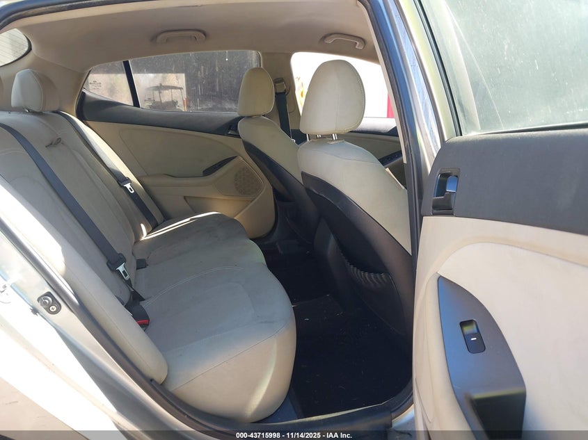 KNAGM4A78B5069561 2011 KIA OPTIMA photo no. 8