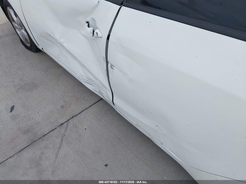 2017 Kia Forte Lx VIN: 3KPFK4A74HE136318 Lot: 43716102