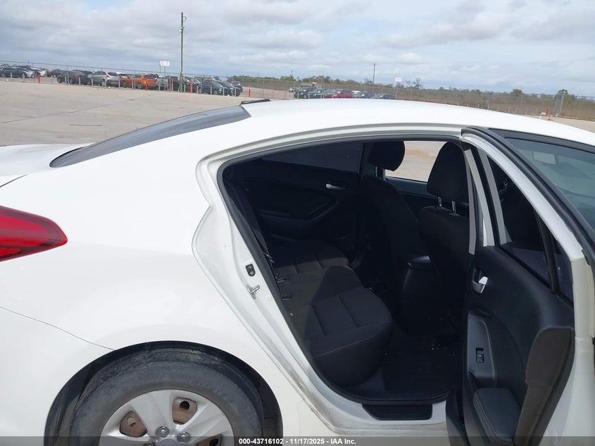 2017 Kia Forte Lx VIN: 3KPFK4A74HE136318 Lot: 43716102