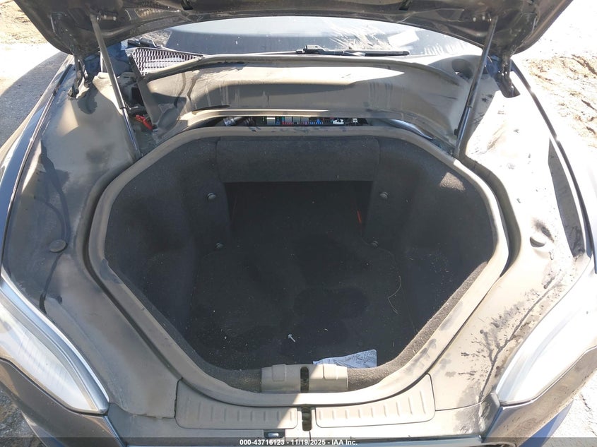 2016 Tesla Model S 60/70/75/85 VIN: 5YJSA1E19GF131727 Lot: 43716123
