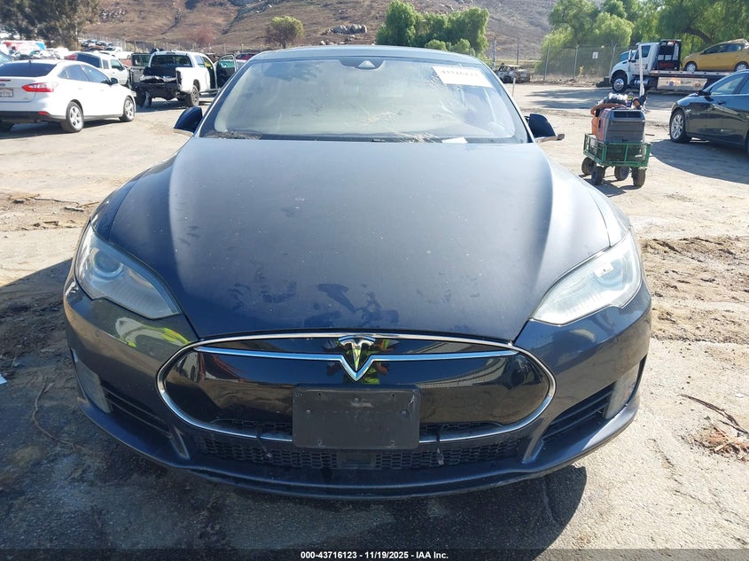 2016 Tesla Model S 60/70/75/85 VIN: 5YJSA1E19GF131727 Lot: 43716123