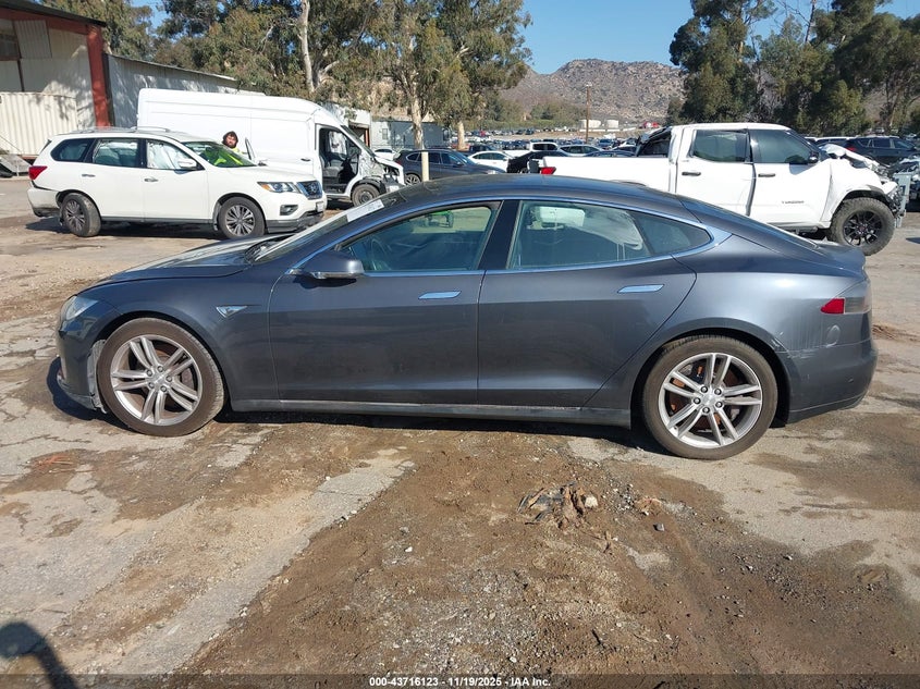 2016 Tesla Model S 60/70/75/85 VIN: 5YJSA1E19GF131727 Lot: 43716123