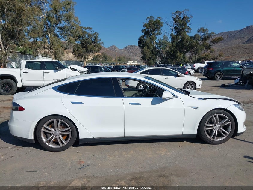 2013 Tesla Model S VIN: 5YJSA1AG6DFP08736 Lot: 43716150