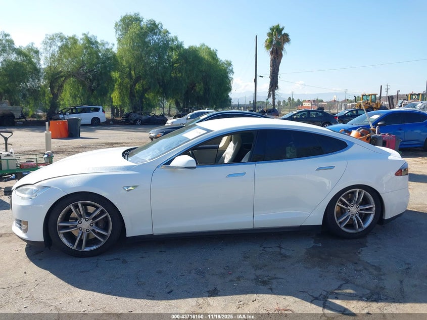 2013 Tesla Model S VIN: 5YJSA1AG6DFP08736 Lot: 43716150