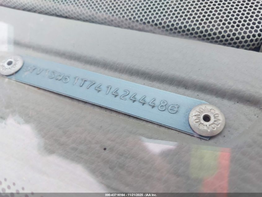 2004 Volvo V70 2.4 VIN: YV1SW61T741424448 Lot: 43716164