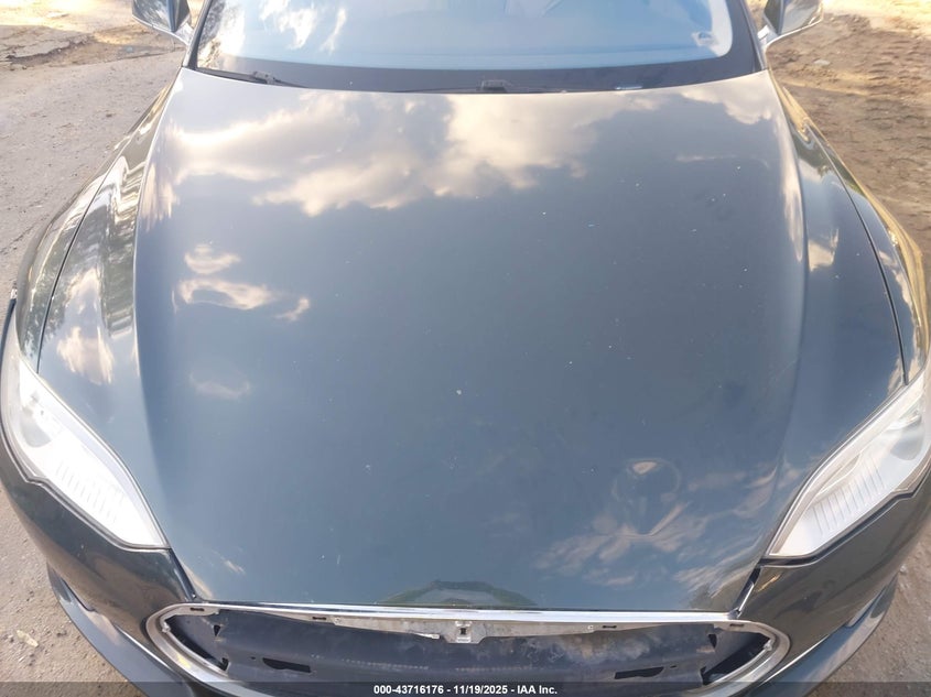 2013 Tesla Model S Performance VIN: 5YJSA1DP0DFP04659 Lot: 43716176