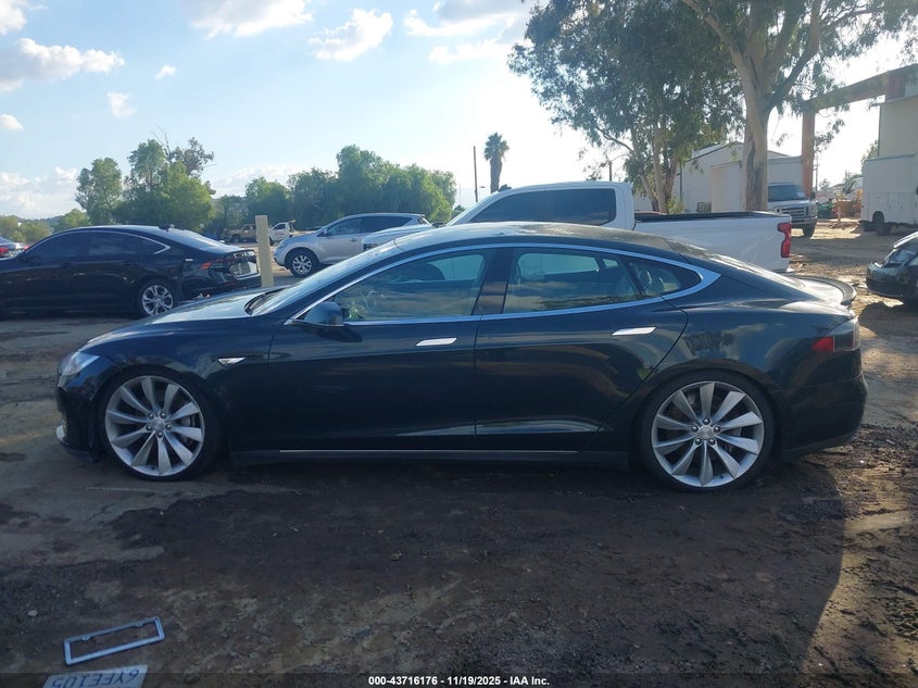 2013 Tesla Model S Performance VIN: 5YJSA1DP0DFP04659 Lot: 43716176