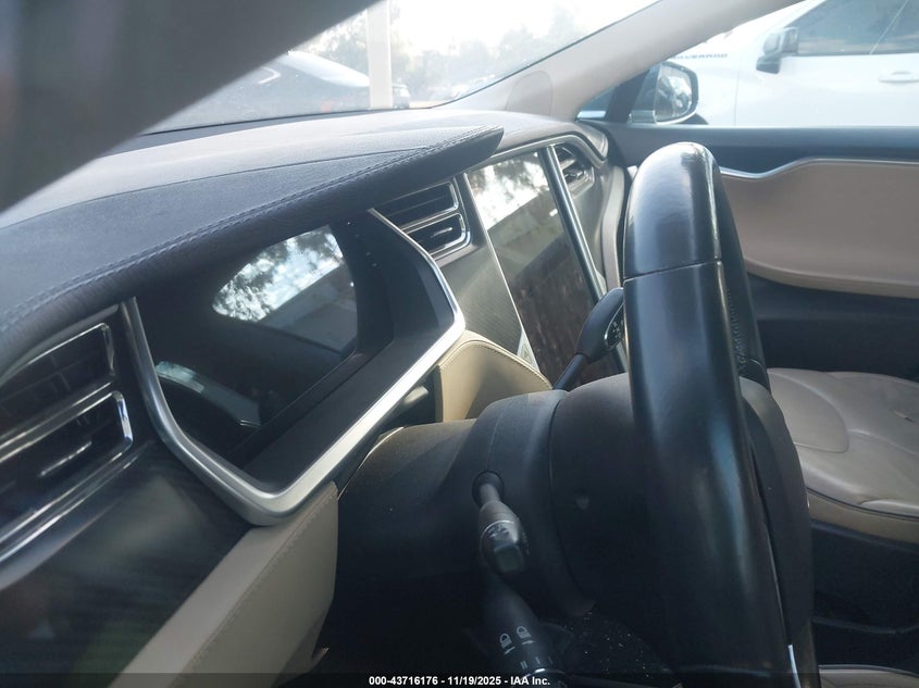 2013 Tesla Model S Performance VIN: 5YJSA1DP0DFP04659 Lot: 43716176