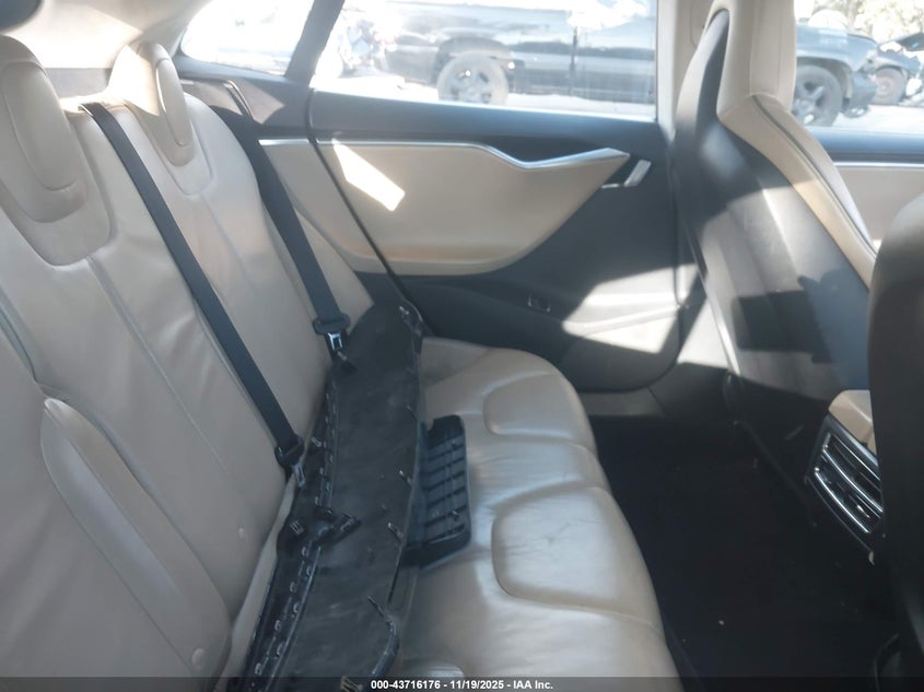 2013 Tesla Model S Performance VIN: 5YJSA1DP0DFP04659 Lot: 43716176