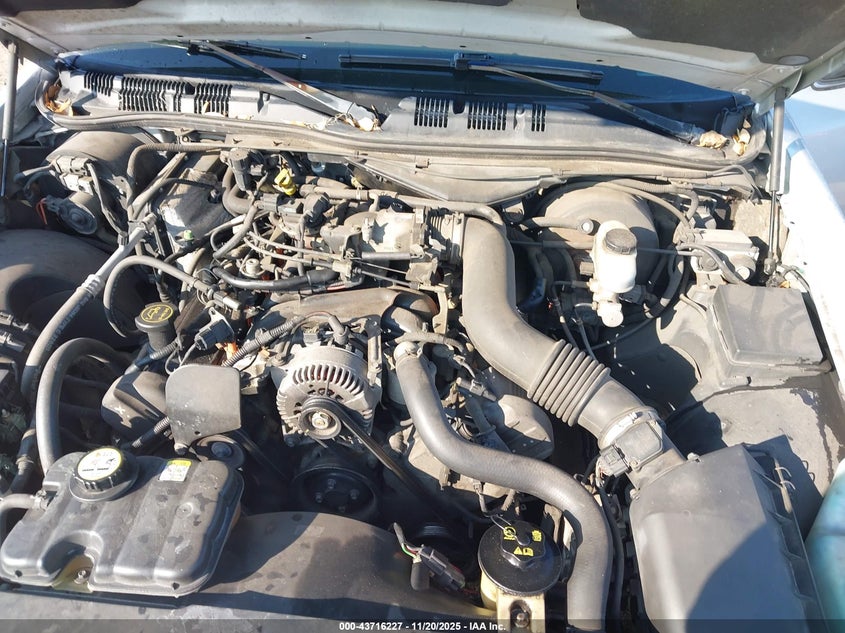 2003 Ford Crown Victoria Standard VIN: 2FAFP73W03X182860 Lot: 43716227