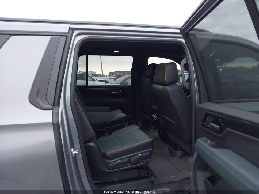 2026 GMC Yukon Xl VIN: 1GKS2HKD2TR118122 Lot: 43716260