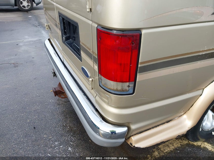 2000 Ford E-150 Recreational VIN: 1FDRE14L6YHA72638 Lot: 43716312