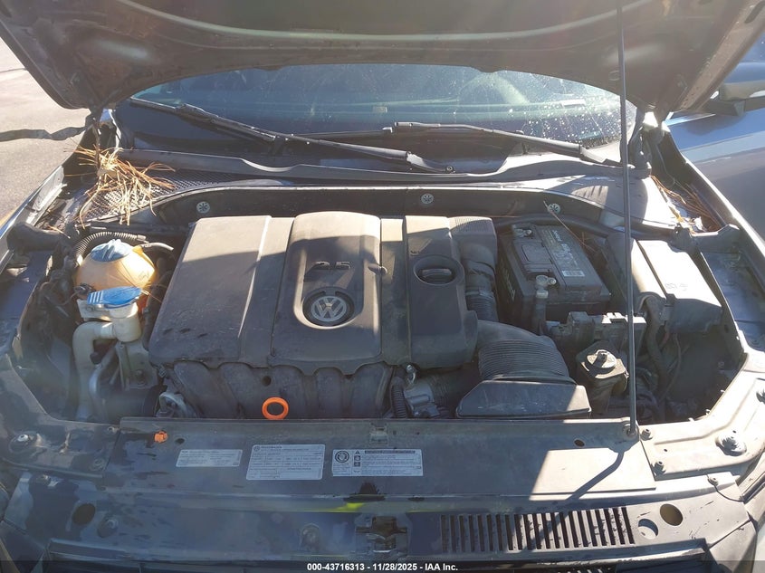 2013 Volkswagen Passat 2.5L Se VIN: 1VWBP7A37DC021323 Lot: 43716313