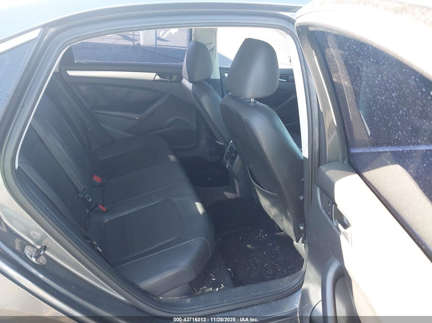 2013 Volkswagen Passat 2.5L Se VIN: 1VWBP7A37DC021323 Lot: 43716313