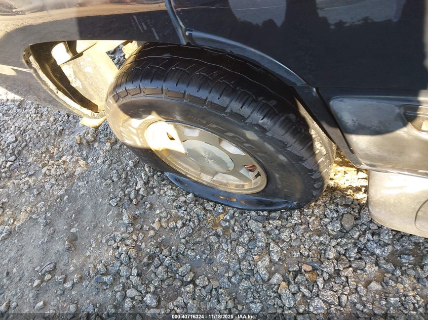 2003 GMC Yukon Slt VIN: 1GKEC13Z63R240896 Lot: 43716324