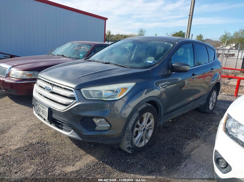 1FMCU0GD2HUC48843 2017 FORD ESCAPE photo no. 2
