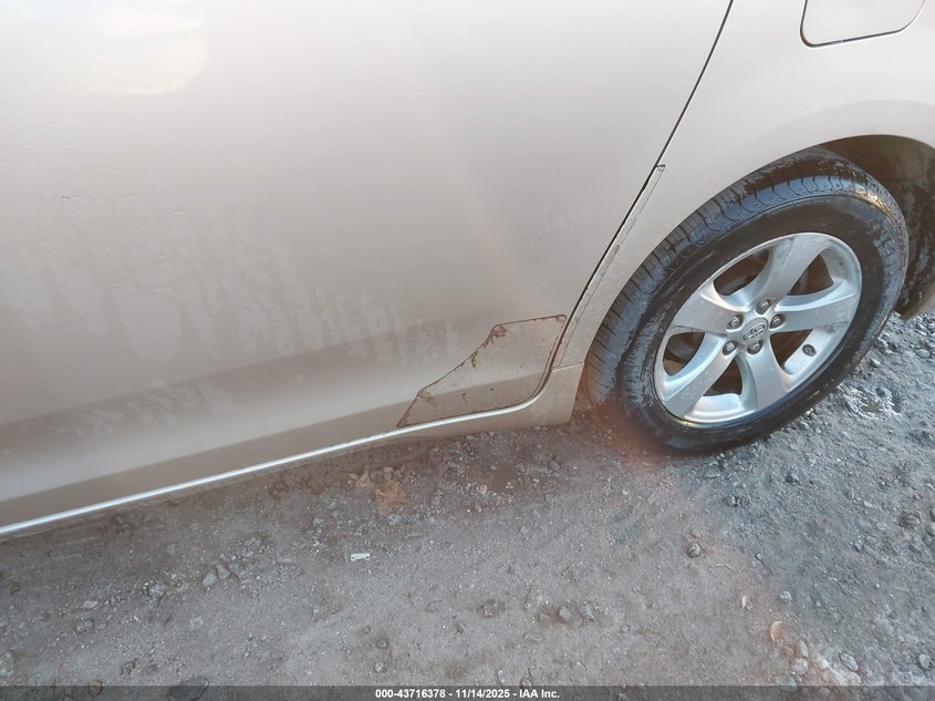 5TDKK3DC8CS245803 2012 TOYOTA SIENNA photo no. 6