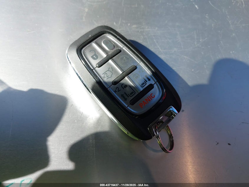 2024 Chrysler Pacifica Hybrid Select VIN: 2C4RC1S74RR158309 Lot: 43716437