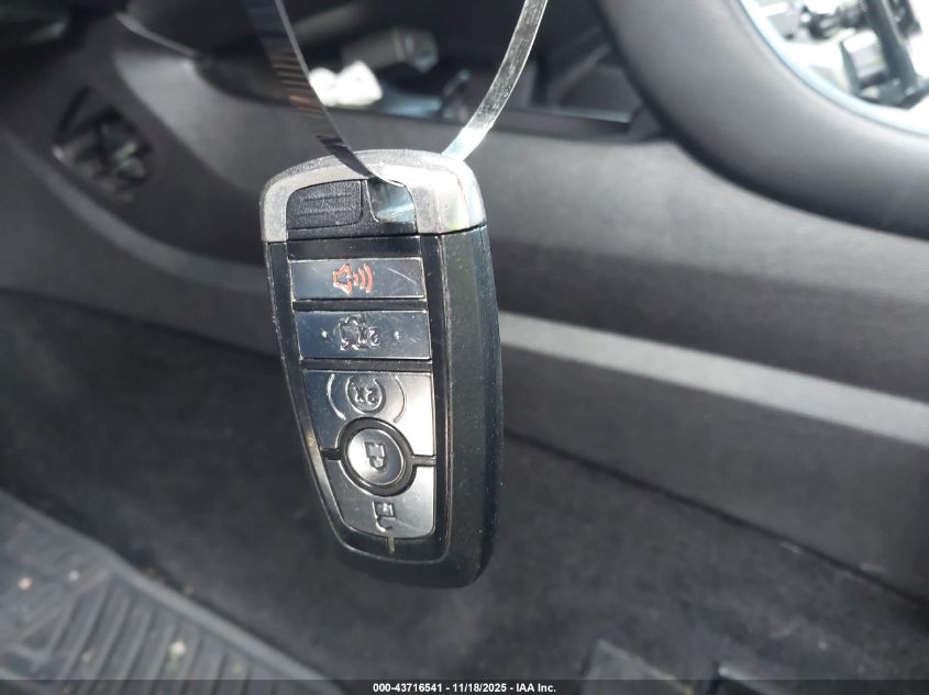 2017 Ford Fusion Energi Titanium VIN: 3FA6P0SU6HR147186 Lot: 43716541