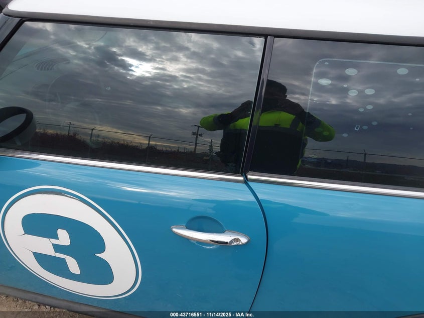 2009 Mini Cooper VIN: WMWMF33549TW78591 Lot: 43716551