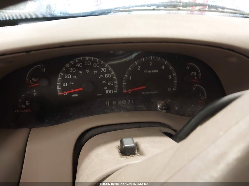 2000 Ford Expedition Xlt VIN: 1FMPU16L4YLB52492 Lot: 43716593