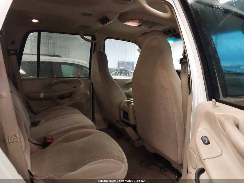 2000 Ford Expedition Xlt VIN: 1FMPU16L4YLB52492 Lot: 43716593