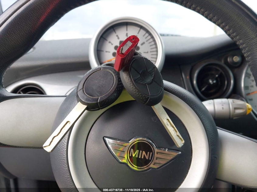 2006 Mini Cooper VIN: WMWRF33516TG14383 Lot: 43716738