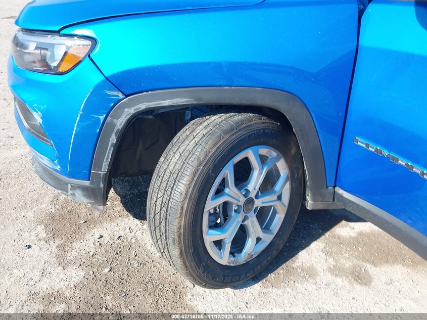 2025 Jeep Compass Latitude 4X4 VIN: 3C4NJDBNXST586862 Lot: 43716785