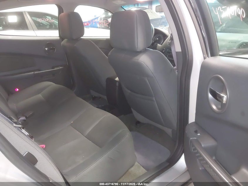 2005 Pontiac Grand Prix VIN: 2G2WP522351235123 Lot: 43716790